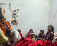 मुंडन करा कर  गांव लौटते समय बढ़नी पचपेड़वा मार्ग पर चरगहवा के  पास नाले में अनियंत्रित होकर बस गिरि 3 मरे , 24 घायल 